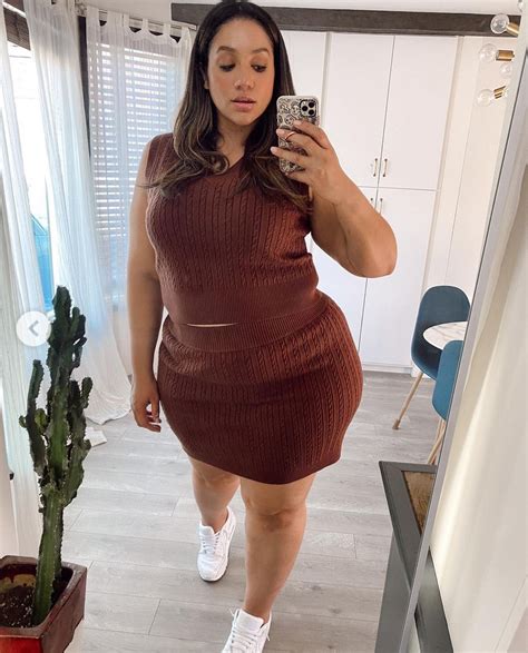 amateur curvy|Curvage Home.